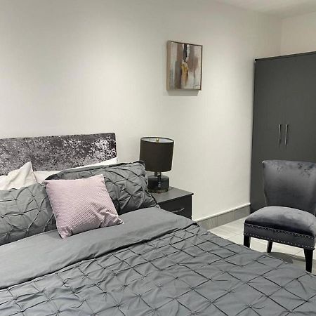 Luxurious 2-Bed Apartment In Woolwich لندن المظهر الخارجي الصورة